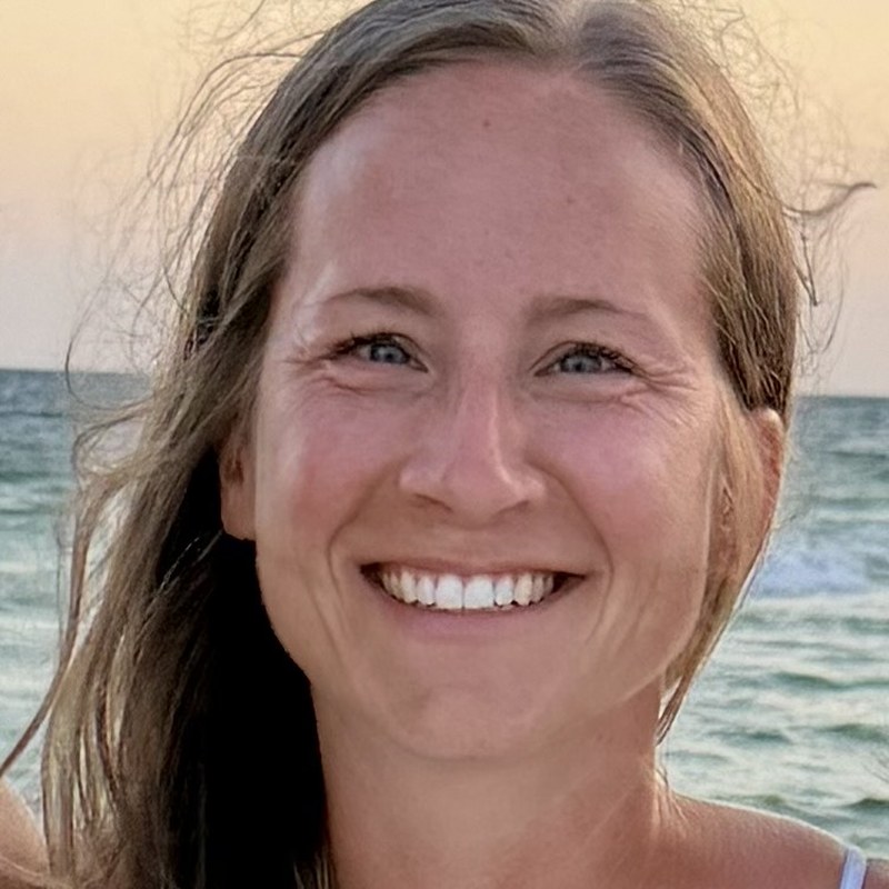 Rachel Purvis, White Coat captioner, smiling at the beach